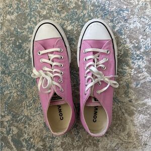 W7.5 Low Top Platform Pink Converse Sneakers